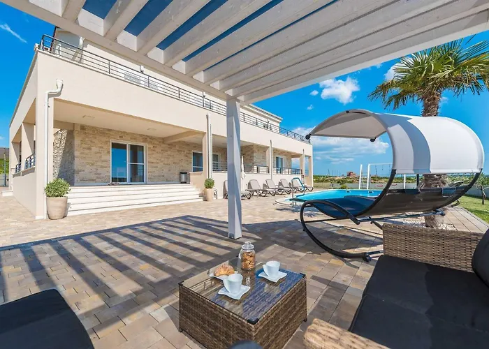 My Dalmatia - Providenca With Private Heated Pool Feriehus