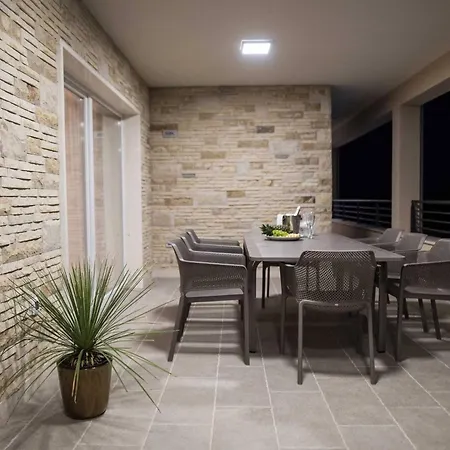 My Dalmatia - Providenca With Private Heated Pool *