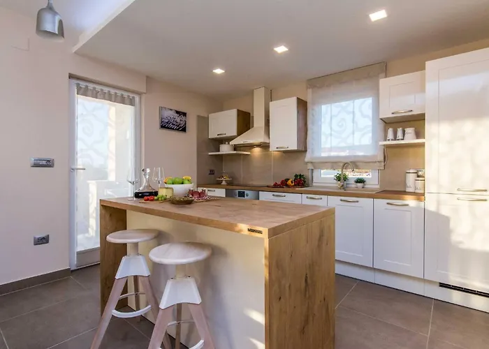 My Dalmatia - Providenca With Private Heated Pool Hébergement de vacances *