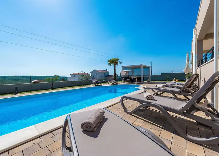 My Dalmatia - Providenca With Private Heated Pool *